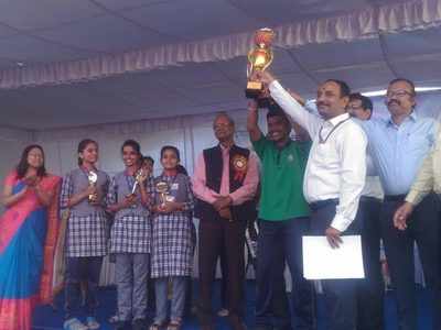 KV Old Cantt wins youth parliament trophy of central zone
