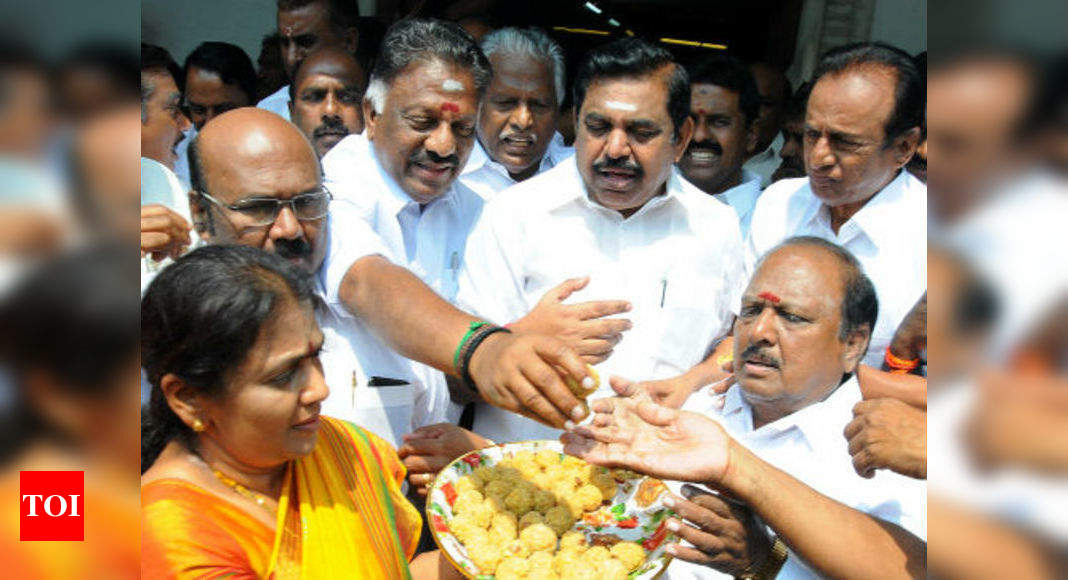 tamil-nadu-kneel-apologise-at-jaya-s-memorial-to-return-to-party