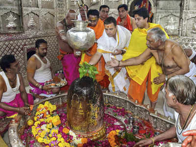 Rahul exhibiting 'fancy dress Hinduism', says BJP