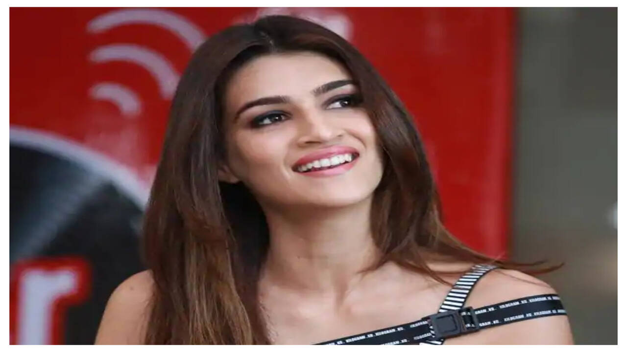 Watch: Kriti Sanon shares throwback BTS videos of Twist Kamariya and  Sweety Tera Drama from Bareilly Ki Barfi | Hindi Movie News - Times of  India