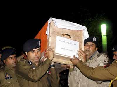 'You killed a man who loved Kashmir ... kill us all,' says post on FB page of slain J&K cop Mir Imtiyaz