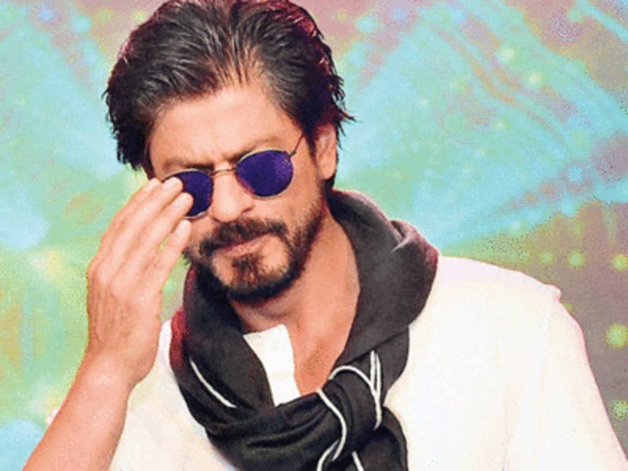 Shah Rukh Khan aces his style game as he returns to Mumbai after
