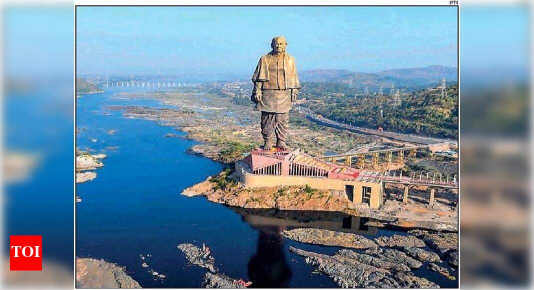 Modi unveils world's tallest statue, extols Sardar's courage Vadodara