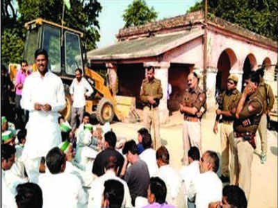 Cop Thrashes Farmer Over ‘illegal Mining’, Bhartiya Kisan Union Stages ...