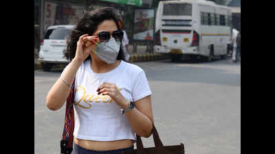 Delhi's pollution dips slightly but authorities warn of 'severe' deterioration from Monday