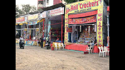 Firecracker vendors seize footpaths of major roads in Surat