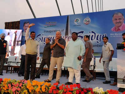 Delhi CM Arvind Kejriwal opens Signature Bridge for public