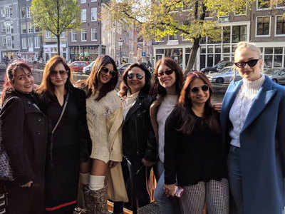 Priyanka Chopra set sail for bachelorette with besties and Sophie Turner
