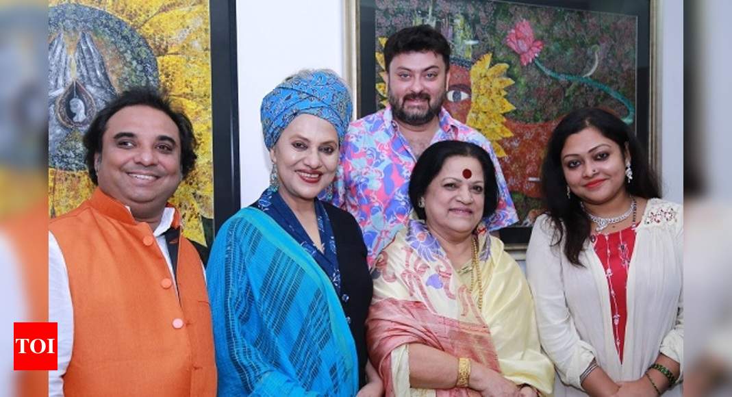 Singer Ivy Banerjee launches her latest music album | Bengali Movie ...