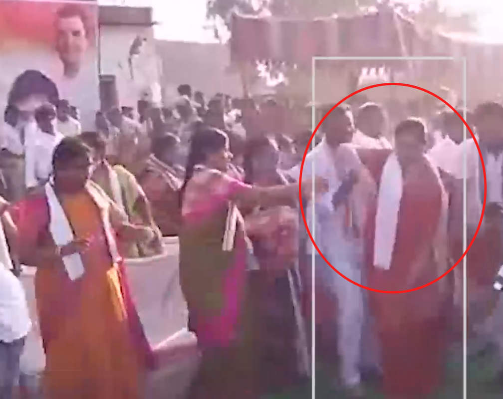 
Telangana polls 2018: Actor-turned-politician Vijayashanti falls as stage collapses during rally in Achampet
