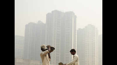 Poisonous smoke cloaks national capital