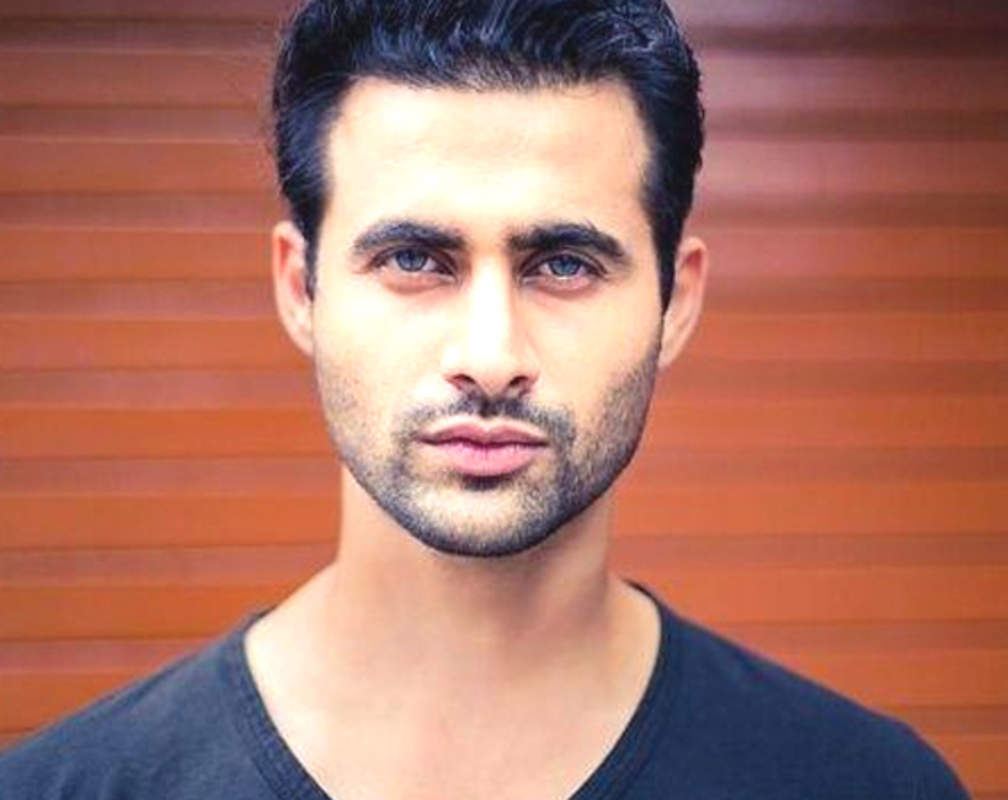 
Freddy Daruwala shares his Diwali plans and wishes his fans
