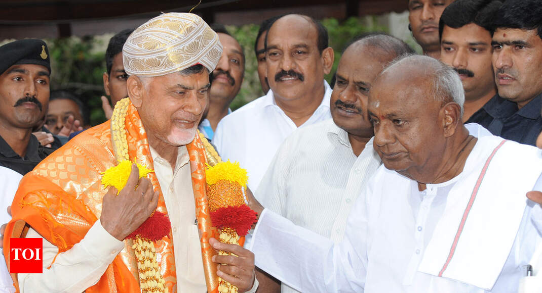 Chandrababu Naidu, HD Deve Gowda talk anti-BJP alliance Chandrababu Naidu, HD Deve Gowda talk anti-BJP alliance