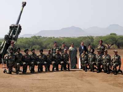 India army gun Black and White Stock Photos & Images - Alamy