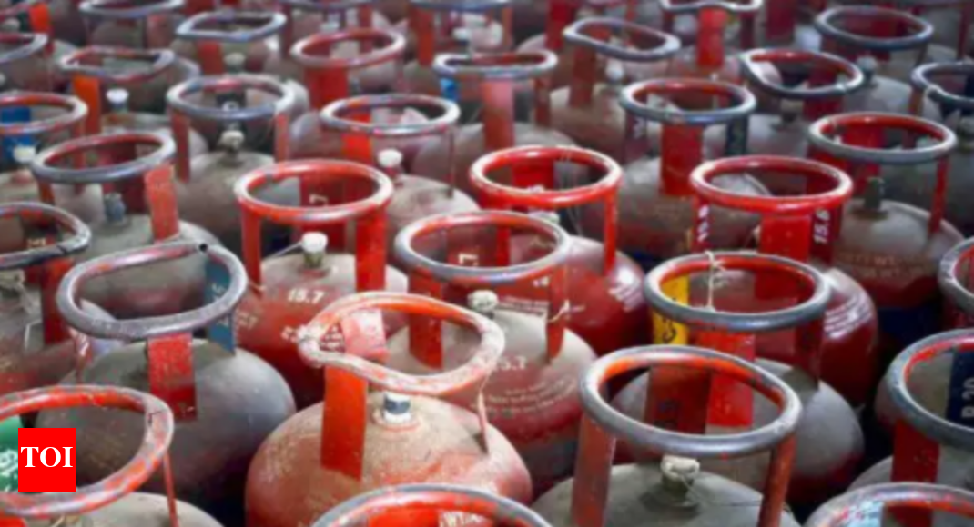 LPG price hiked by over Rs 2 after rise in dealers' commission - Times of India
