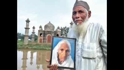 Ex-postman to be buried in 'mini-Taj' with late wife