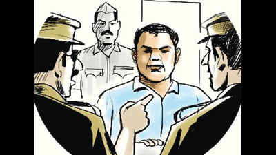 Police team sent to nab man in dowry case attacked by accused, kin