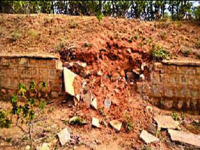 Villages affected as check dam across wild stream in ruins | Trichy ...