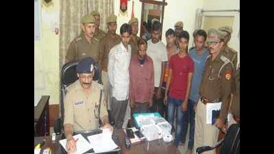 UP: 5 Bangladeshi nationals caught with Kolkata-based 'handler' in Chandauli