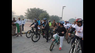 Noida police hold cycle rally to encourage safe driving