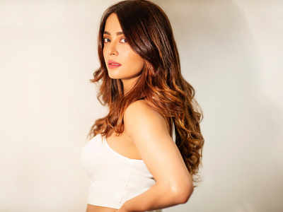 Surveen Chawla flaunts her baby bump; See pics