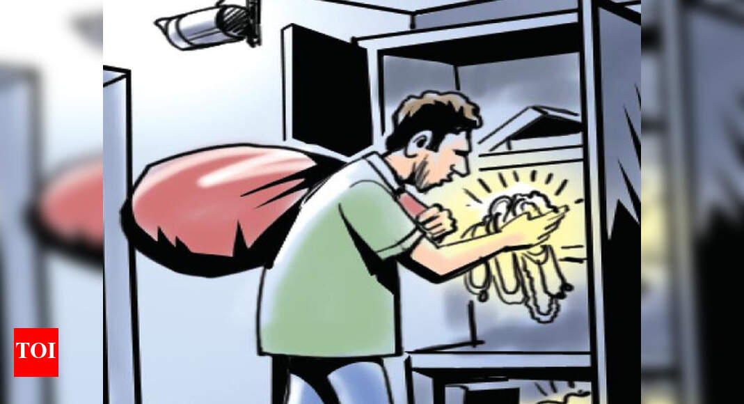 Gold ornaments worth Rs5.5 lakh and Rs2 lakh cash stolen from broker’s ...