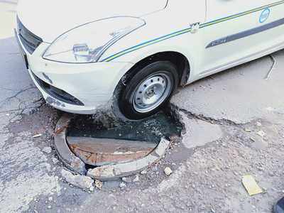 Damaged sewer cover on main Delhi-Noida road
