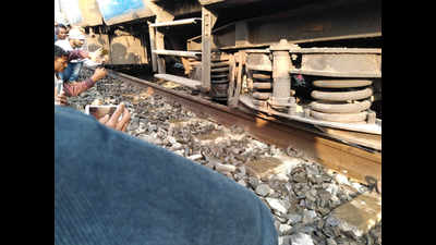 Howrah-Puri Dhauli Express derailed, no casualty