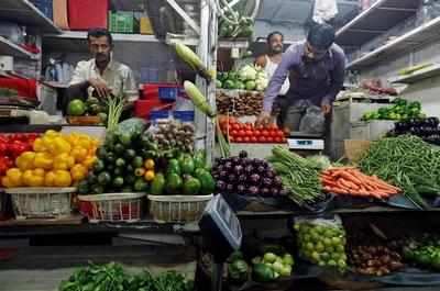 October retail inflation dips, IIP steady in September