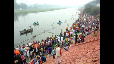 Chhath fervour: Puja at 61 ghats in Gzb, petal shower from chopper