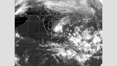 Cyclone Gaja likely to hit TN on Thursday evening; holiday declared for schools in some districts and 16 trains cancelled