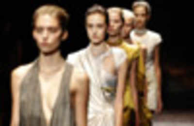 Fashion goes democratic for world's largest show