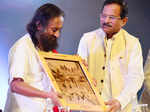 Shripad Naik and Sri Sri Ravi Shankar 