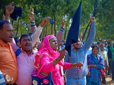 A day of violence, lathi charge: para teachers face action on statehood day