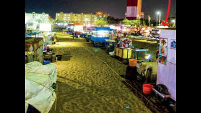 Chennai: Hawkers on Marina made to fall in line
