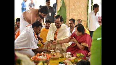 Yagam CM K Chandrasekhar Rao performs big ritual to retain 'gaddi'