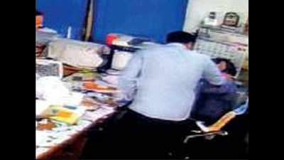 Gujarat University student leaders thrash head of life sciences department