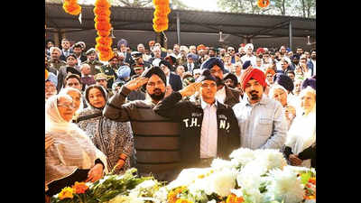 Longewala hero Brigadier Kuldip Singh Chandpuri cremated