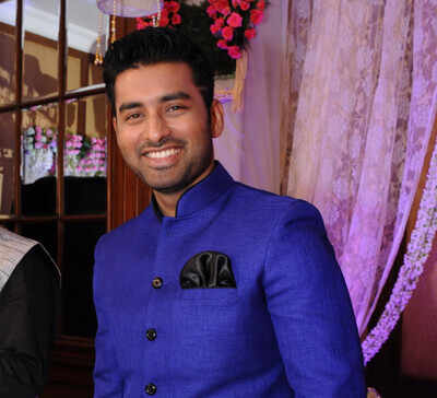 Why did Ankush visit the set of Phagun Bou?
