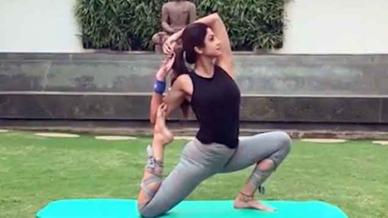 Shilpa Shetty’s latest yoga video is a must watch for fitness freaks!