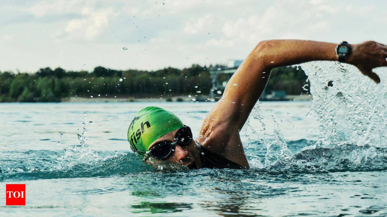 Fitness tracker that counts swimming laps deals