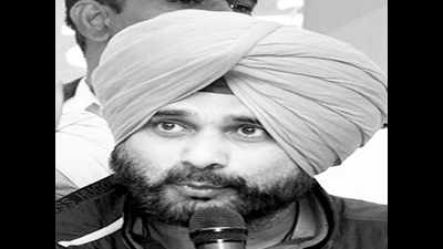 Sidhu welcomes Centre’s decision, tweets to Imran