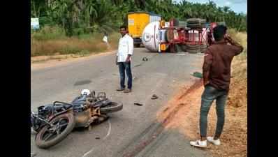 Tanker topples after ramming into bike at Nellyadi, 1 dead