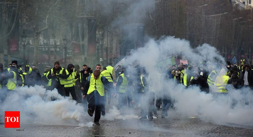 ÐÐ°ÑÑÐ¸Ð½ÐºÐ¸ Ð¿Ð¾ Ð·Ð°Ð¿ÑÐ¾ÑÑ paris tear gas police demonstrators