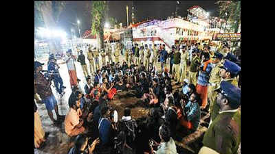 Two groups defy 144 order, arrested at Sannidhanam