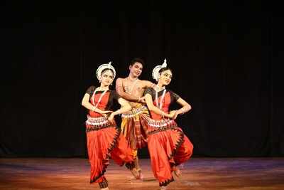 Odissi dance wins the hearts of the audience at Tribal museum