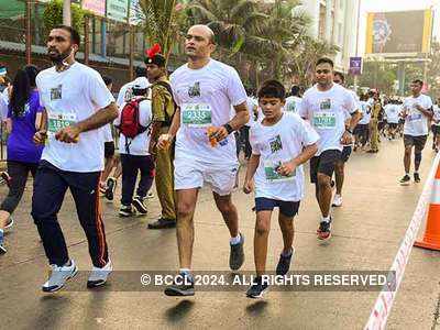 Mumbaikars participate in a tribute run for 10th anniversary of 26/11 attacks