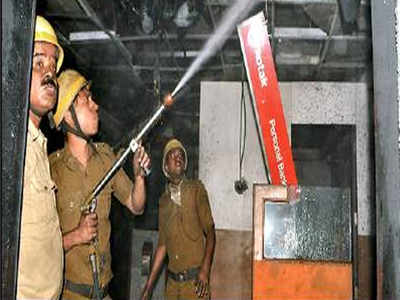 South Kolkata bank fire triggers panic