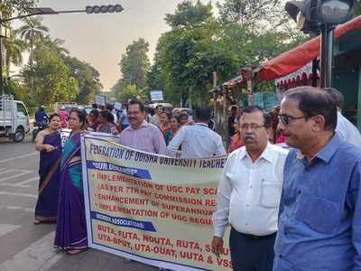 Odisha university teachers stage rally demanding increase in retirement age