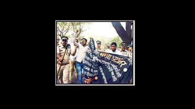 Maratha agitators’ try to enter Mumbai, blocked by police